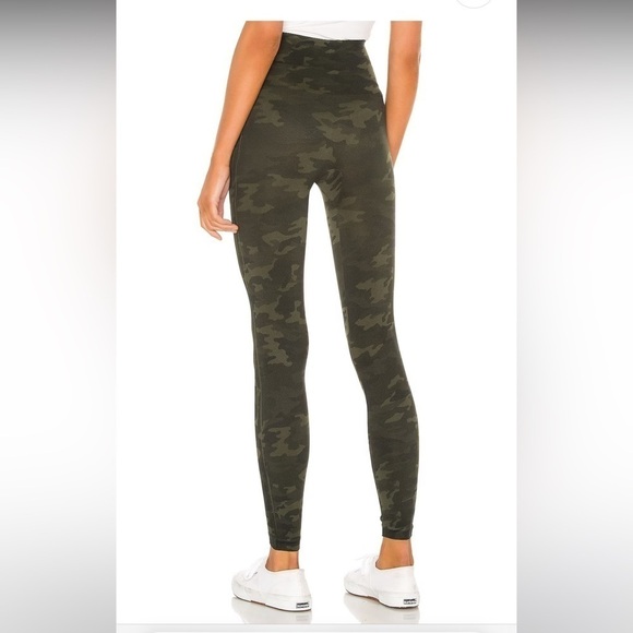 Spanx Look At Me Now Seamless Legging in Green Camo - Picture 4 of 6